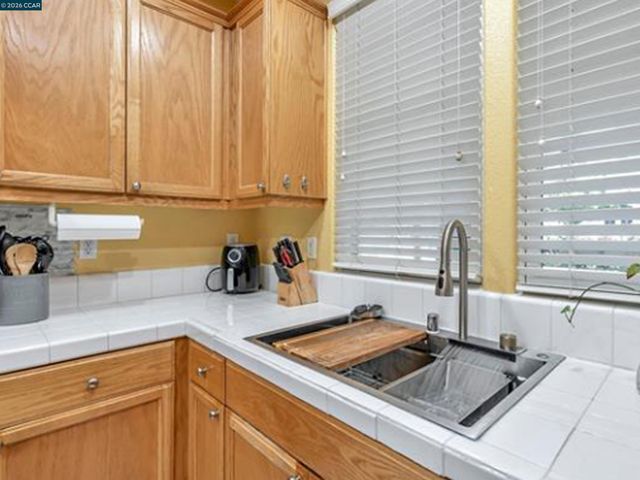 2036 SERRA LN, Hercules, CA 94547