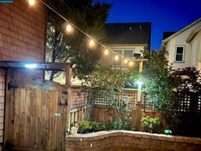 2036 SERRA LN, Hercules, CA 94547