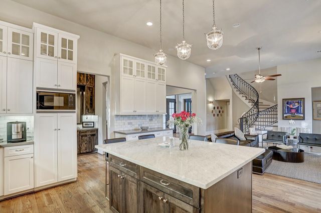 5655 Locke Lane, Houston, TX 77056