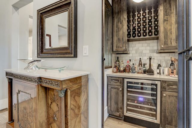 5655 Locke Lane, Houston, TX 77056