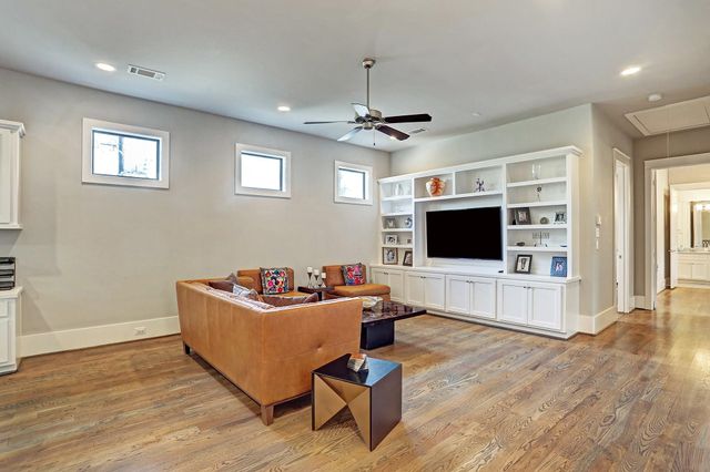 5655 Locke Lane, Houston, TX 77056