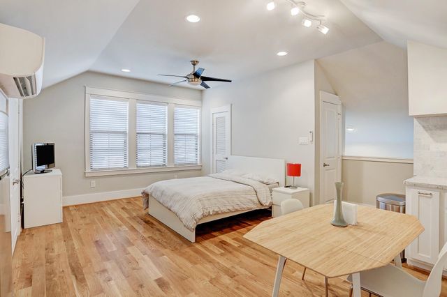 5655 Locke Lane, Houston, TX 77056