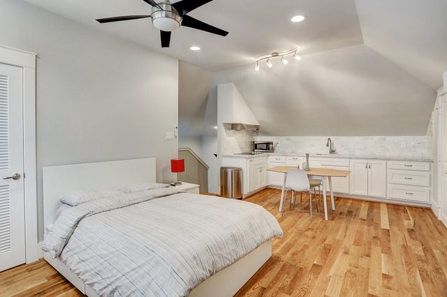 5655 Locke Lane, Houston, TX 77056