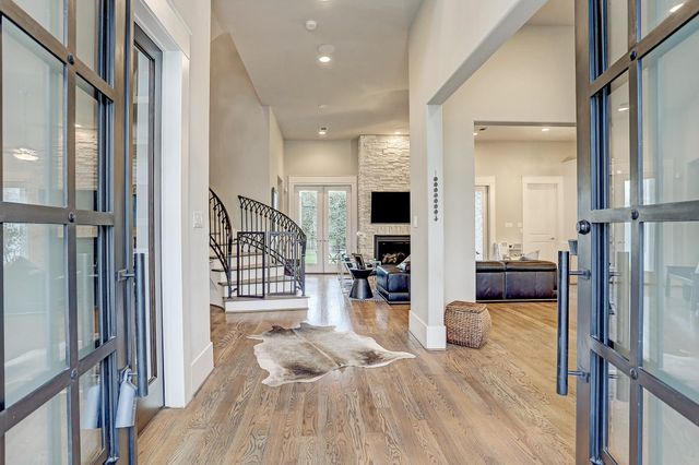 5655 Locke Lane, Houston, TX 77056