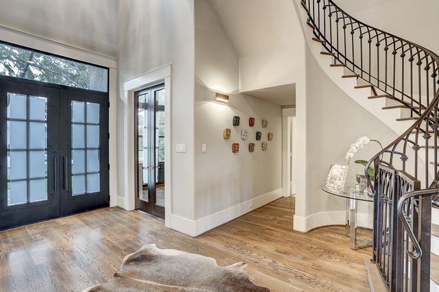 5655 Locke Lane, Houston, TX 77056