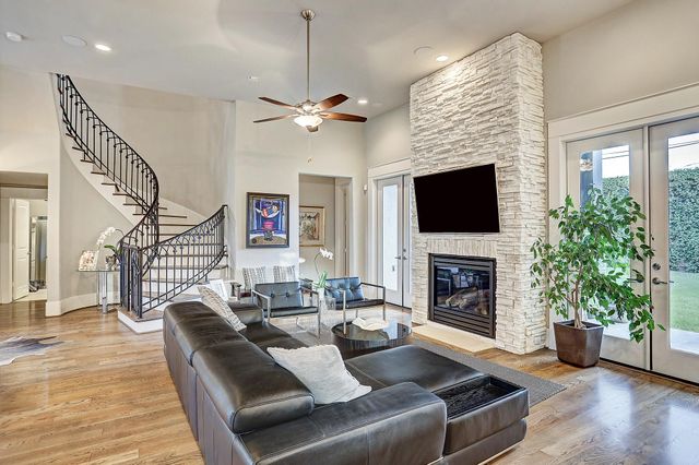 5655 Locke Lane, Houston, TX 77056