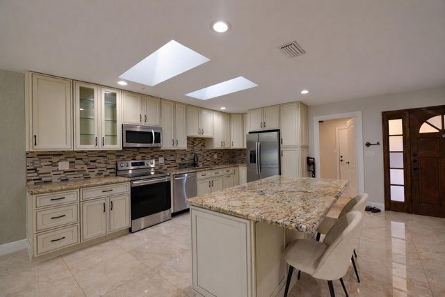 9044 Villa Portofino Circle, Boca Raton, FL 33496