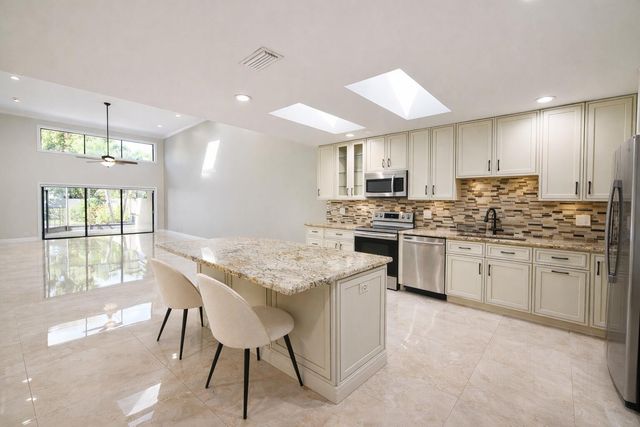 9044 Villa Portofino Circle, Boca Raton, FL 33496