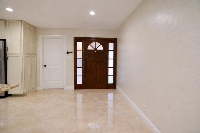 9044 Villa Portofino Circle, Boca Raton, FL 33496