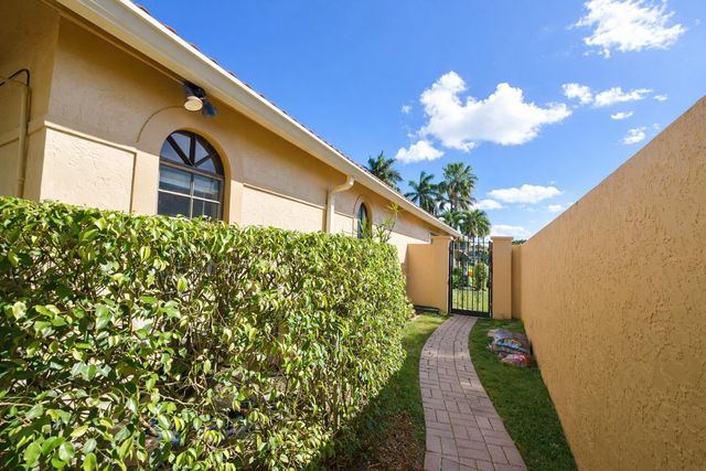 9044 Villa Portofino Circle, Boca Raton, FL 33496