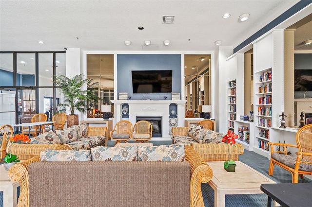 6372 PALMA DEL MAR BOULEVARD S 207, St Petersburg, FL 33715
