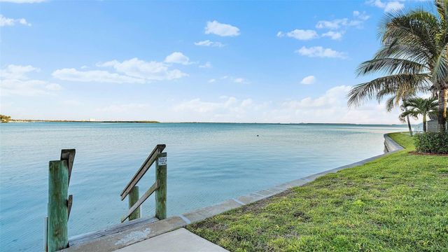 6372 PALMA DEL MAR BOULEVARD S 207, St Petersburg, FL 33715