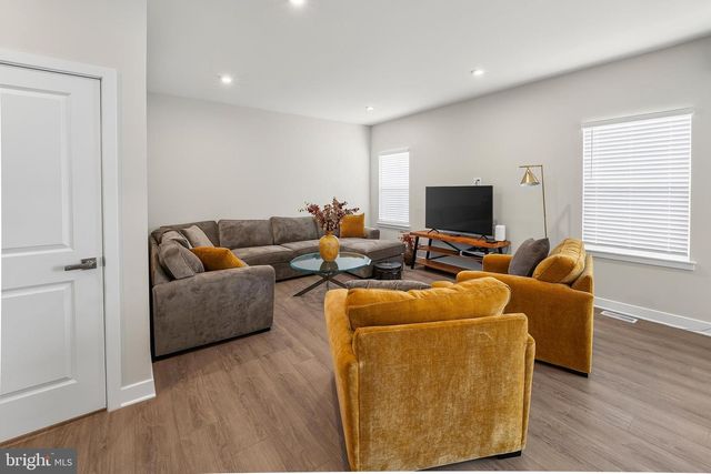 217 CORNWALL DR, Swedesboro, NJ 08085