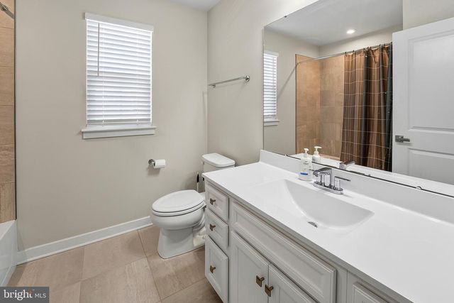 217 CORNWALL DR, Swedesboro, NJ 08085