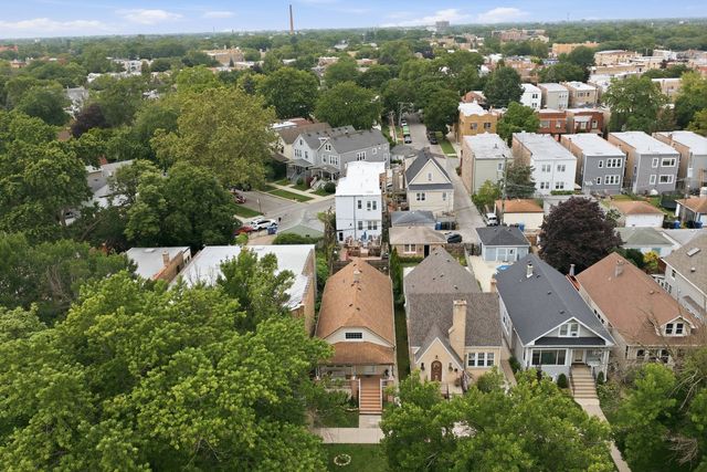4746 N Karlov Avenue, Chicago, IL 60630