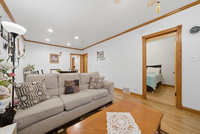 4746 N Karlov Avenue, Chicago, IL 60630