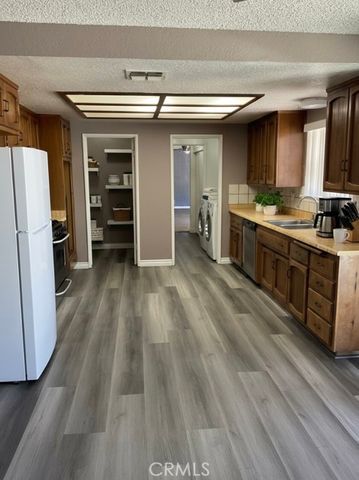 18403 Danbury, Hesperia, CA 92345