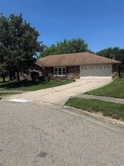 721 Rockridge Circle, Vandalia, OH 45377