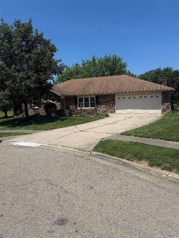 721 Rockridge Circle, Vandalia, OH 45377