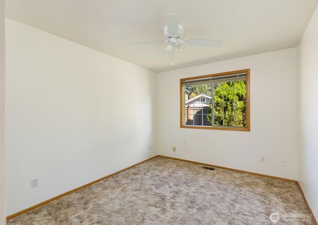 9401 167 Street Ct E, Puyallup, WA 98375