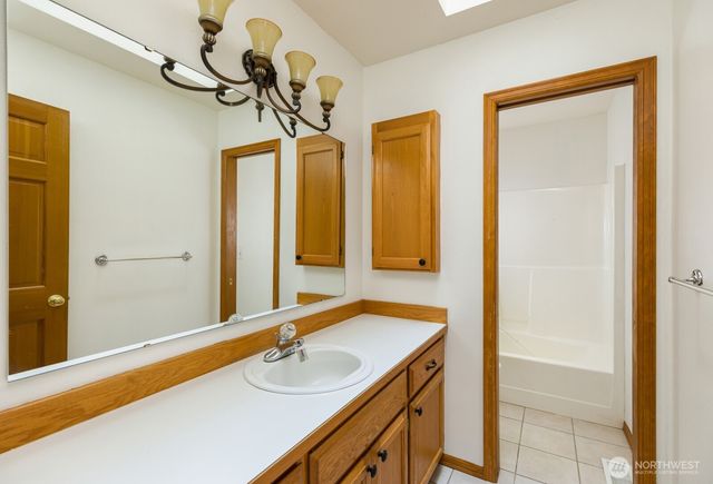9401 167 Street Ct E, Puyallup, WA 98375
