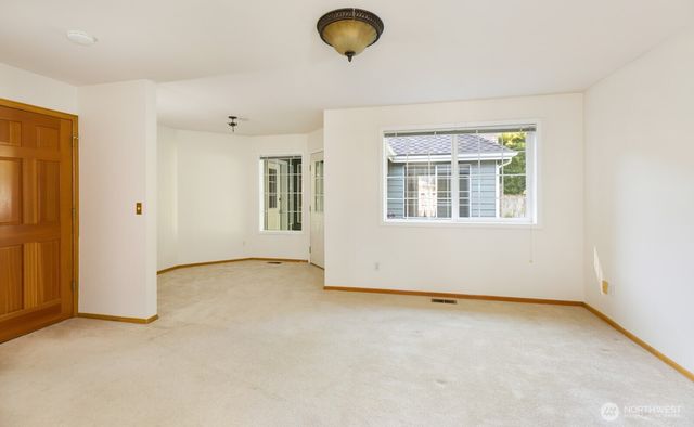 9401 167 Street Ct E, Puyallup, WA 98375