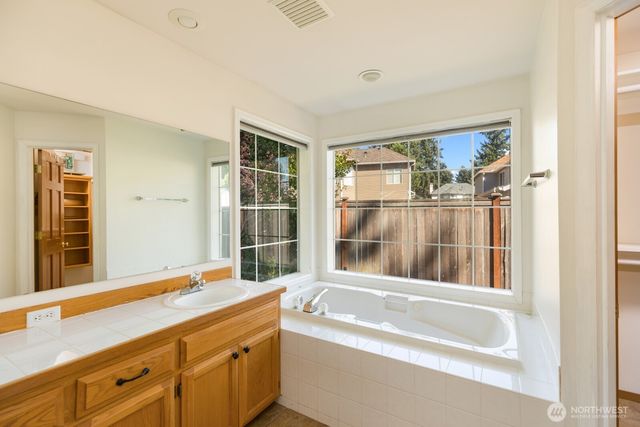 9401 167 Street Ct E, Puyallup, WA 98375
