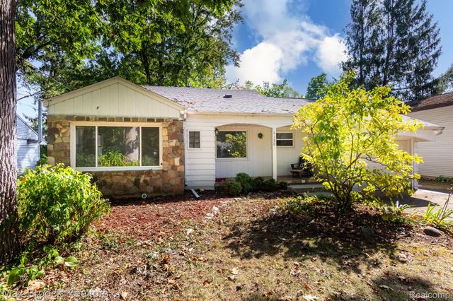 4120 Lotus Drive, Waterford Charter Township, MI 48329