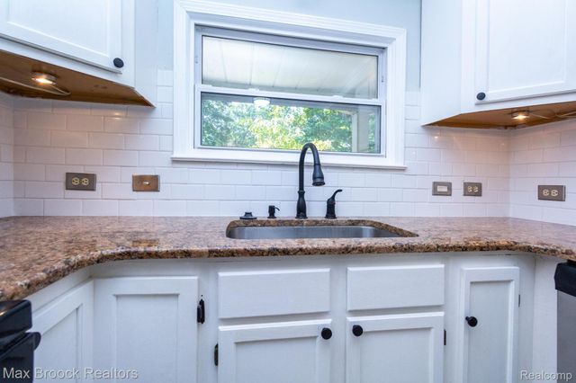 4120 Lotus Drive, Waterford Charter Township, MI 48329