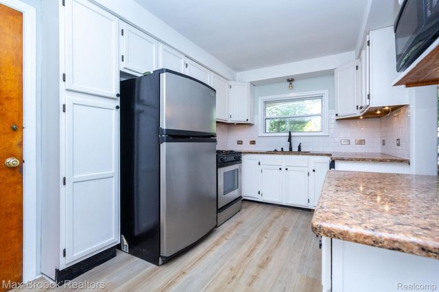 4120 Lotus Drive, Waterford Charter Township, MI 48329