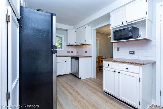 4120 Lotus Drive, Waterford Charter Township, MI 48329