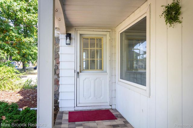 4120 Lotus Drive, Waterford Charter Township, MI 48329