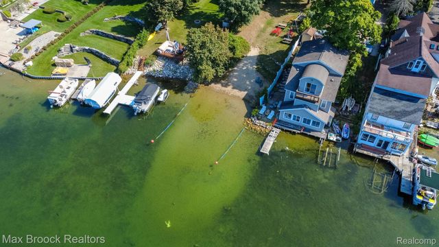 4120 Lotus Drive, Waterford Charter Township, MI 48329