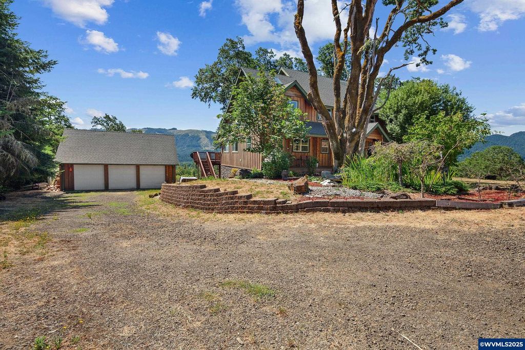 Image 11 of property listing at 5655 violet Dr, Sheridan, OR 97378