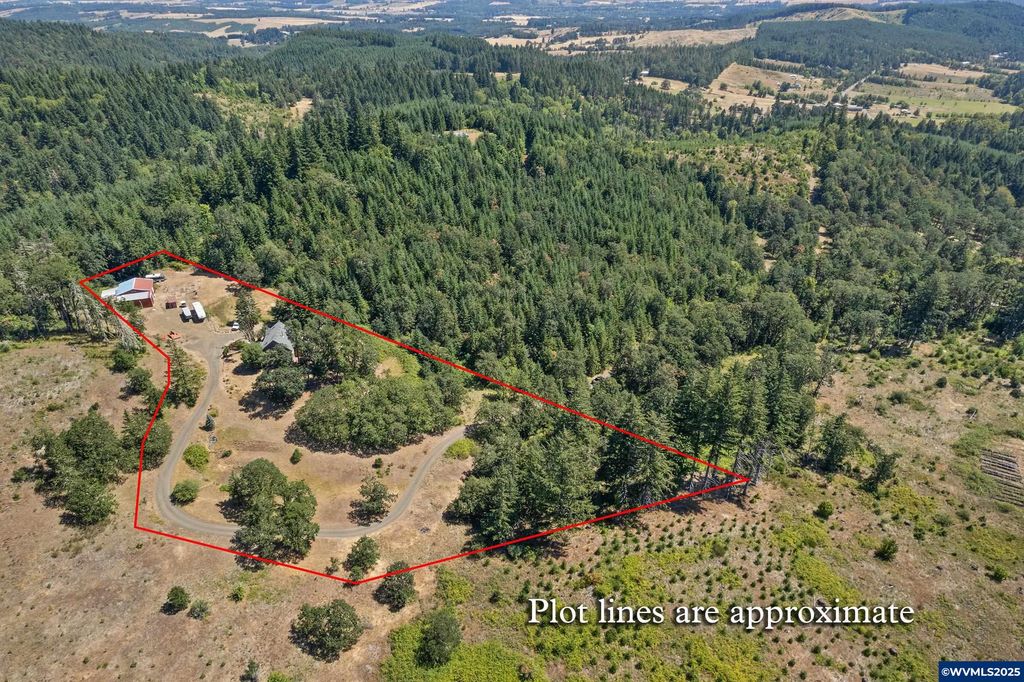 Image 12 of property listing at 5655 violet Dr, Sheridan, OR 97378