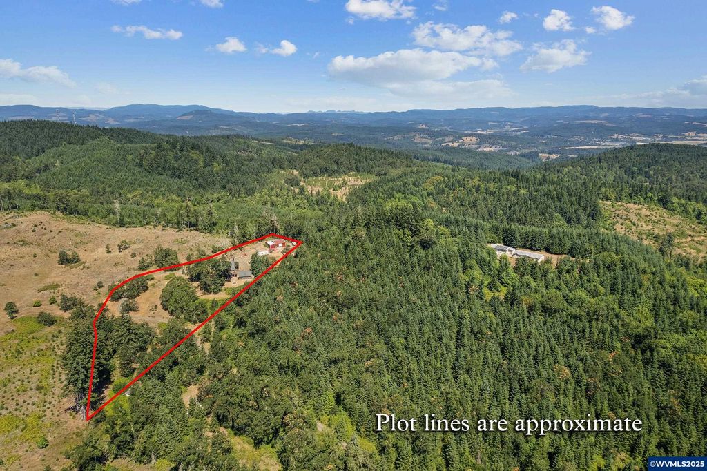 Image 13 of property listing at 5655 violet Dr, Sheridan, OR 97378