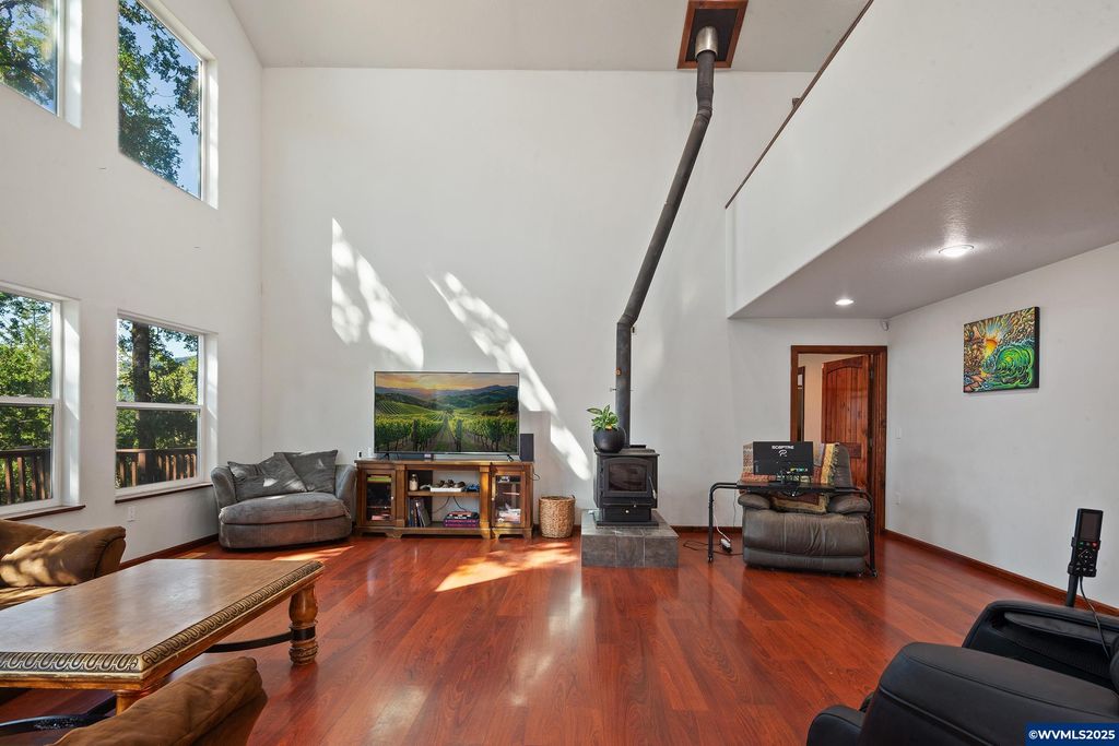 Image 17 of property listing at 5655 violet Dr, Sheridan, OR 97378