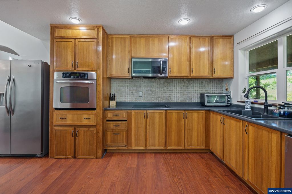 Image 19 of property listing at 5655 violet Dr, Sheridan, OR 97378