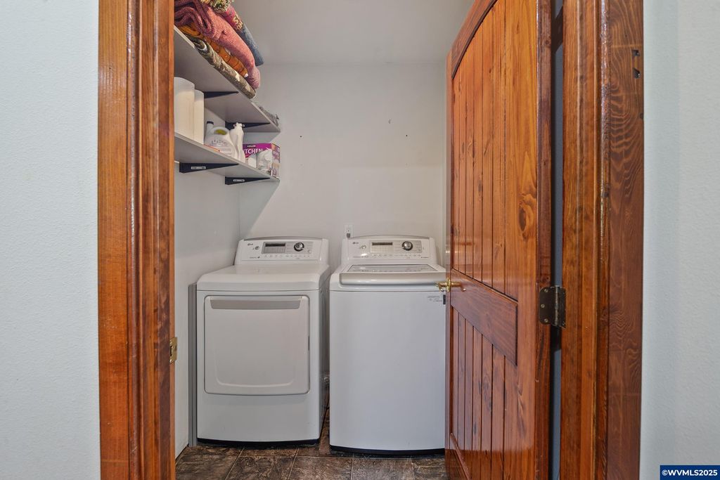 Image 21 of property listing at 5655 violet Dr, Sheridan, OR 97378