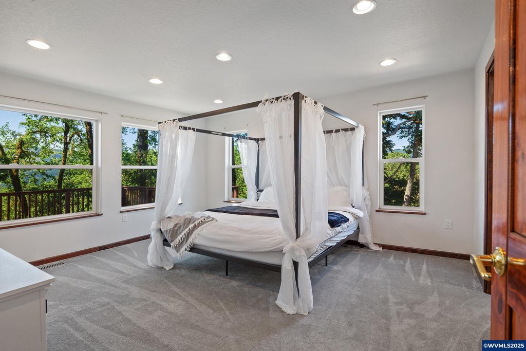 Image 23 of property listing at 5655 violet Dr, Sheridan, OR 97378