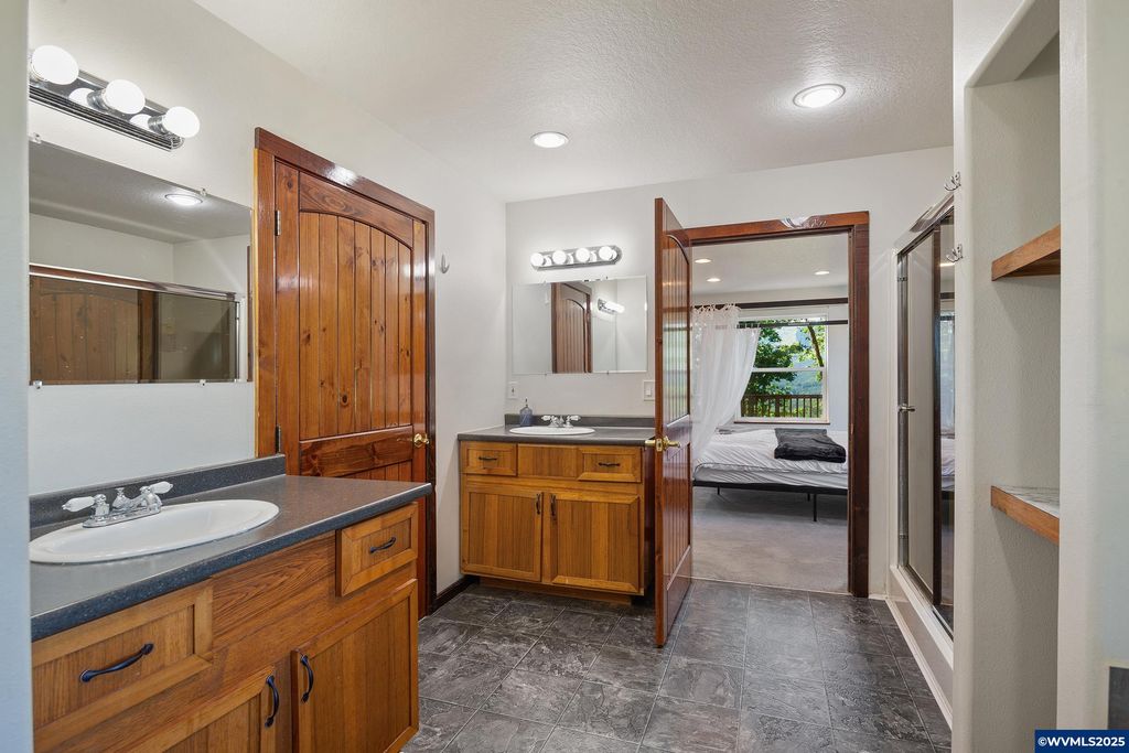 Image 25 of property listing at 5655 violet Dr, Sheridan, OR 97378