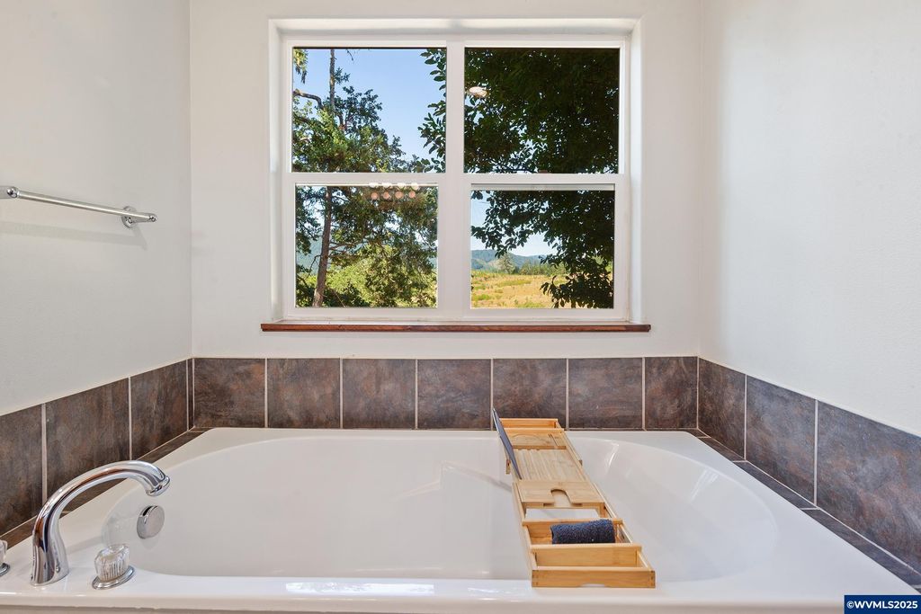 Image 26 of property listing at 5655 violet Dr, Sheridan, OR 97378