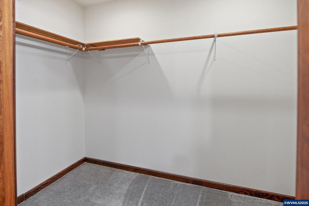 Image 27 of property listing at 5655 violet Dr, Sheridan, OR 97378