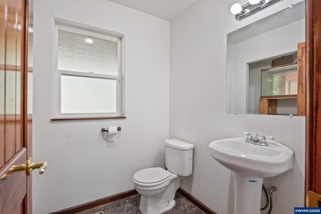 Image 29 of property listing at 5655 violet Dr, Sheridan, OR 97378