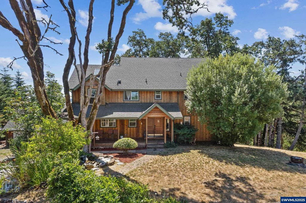 Image 3 of property listing at 5655 violet Dr, Sheridan, OR 97378