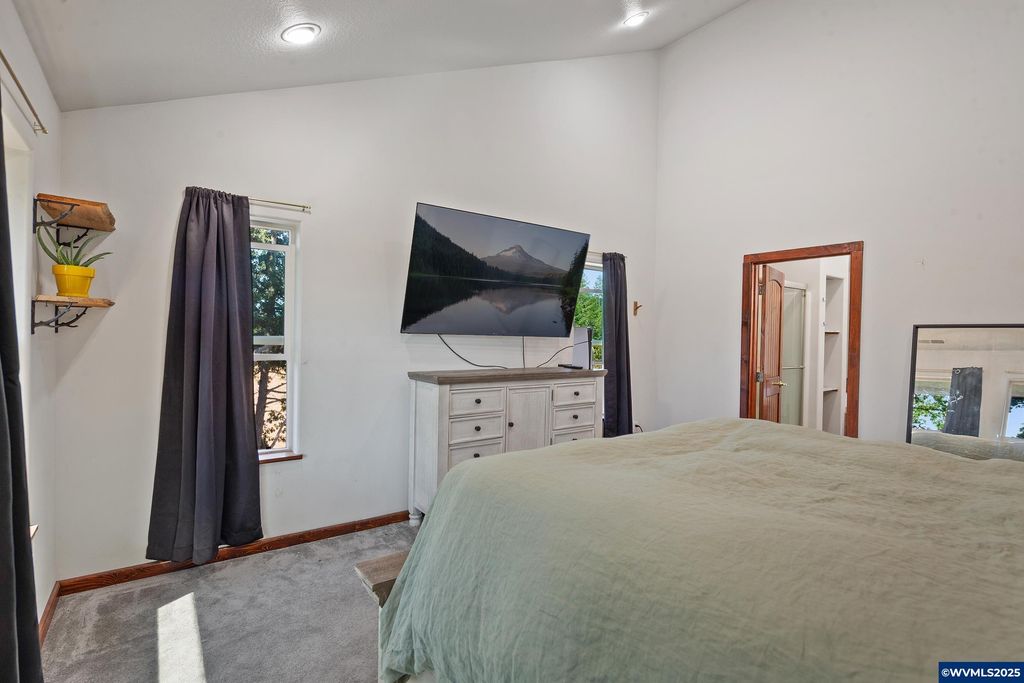 Image 33 of property listing at 5655 violet Dr, Sheridan, OR 97378