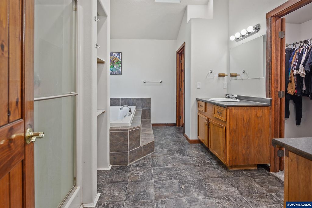 Image 34 of property listing at 5655 violet Dr, Sheridan, OR 97378