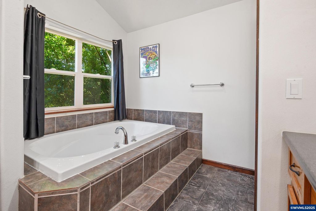 Image 35 of property listing at 5655 violet Dr, Sheridan, OR 97378