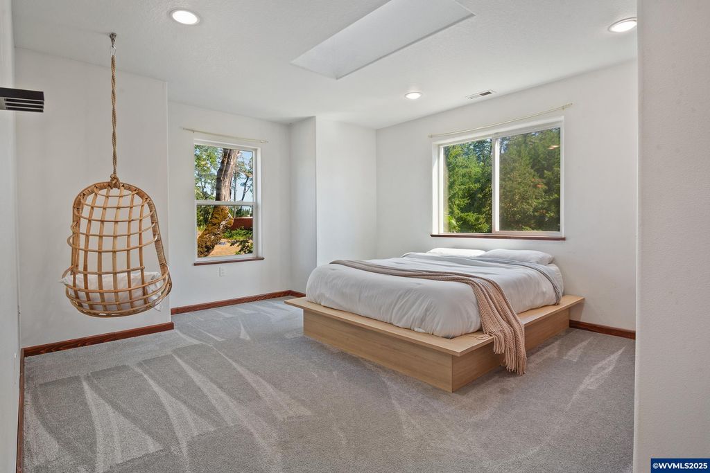 Image 37 of property listing at 5655 violet Dr, Sheridan, OR 97378