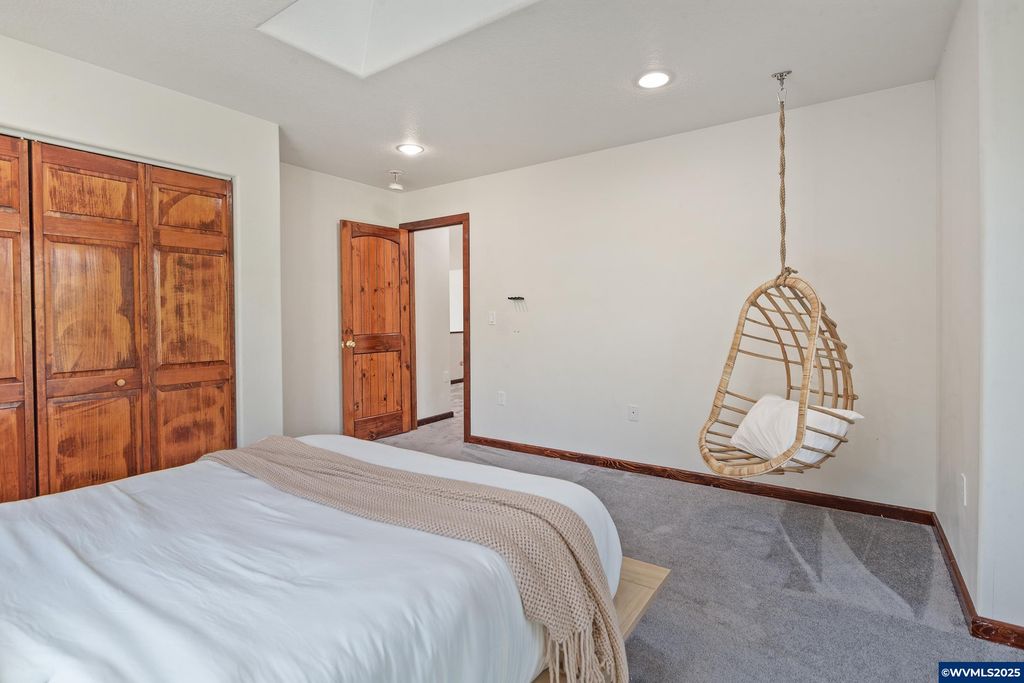 Image 38 of property listing at 5655 violet Dr, Sheridan, OR 97378